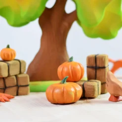 Wooden Hay Bales and Pumpkins (Set of 7)