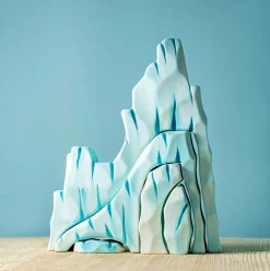 Wooden Icy Cliffs and Big Penguin Family Set