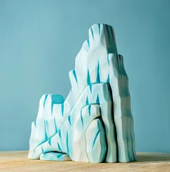 Wooden Icy Cliffs and Big Penguin Family Set