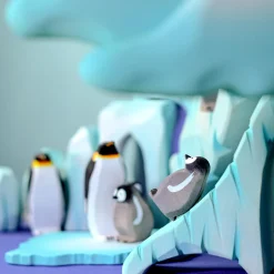 Wooden Icy Cliffs and Big Penguin Family Set