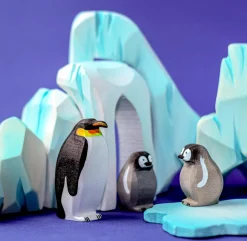 Wooden Icy Cliffs and Big Penguin Family Set