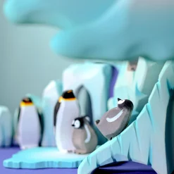 Wooden Icy Cliffs and Big Penguin Family Set